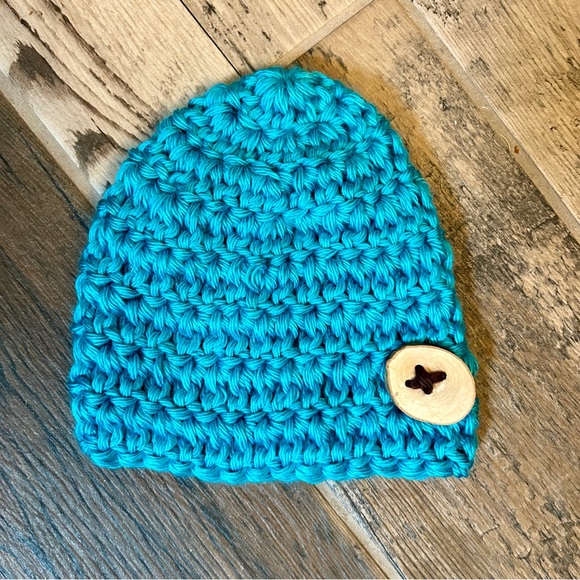 ⭐️NWOT⭐️ Handmade Teal Turquose Beanie with Wood Button for Youth - Picture 1 of 4